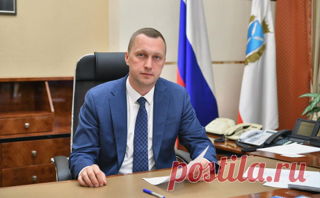 Саратовский губернатор попал в пробку и объявил выговор замминистра. Губернатор Саратовской области Роман Бусаргин объявил выговор заместителю министра транспорта и дорожного хозяйства региона после того, как попал в пробку на мосту через Волгу между Саратовом и Энгельсом.