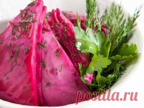 На закуску: капуста «Пелюстки»

 Ингредиенты:

Белокочанная капуста
Свекла
Морковь
Чеснок
Специи