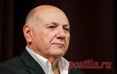 Худрук Театра Сатиры и "Прогресс сцены Армена Джигарханяна" допустил слияние двух театров. Сергей Газаров считает, что такое решение принесет большую пользу обоим заведениям