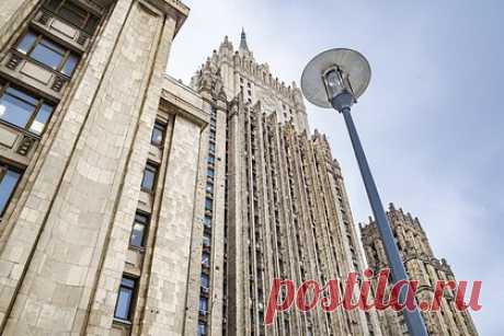 МИД России назвал главный фактор обострения глобальных проблем. МИД России назвал «Большую семерку» (G7) главным фактором обострения глобальных проблем. Основным итогом встречи, по мнению министерства, стал «набор заявлений, насыщенных одиозными пассажами антироссийского, а также антикитайского характера». В дипведомстве также считают, что G7 «необратимо деградировала».