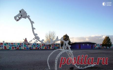 Заброшенный тематический парк Флинстоунов Расположенный на широкой, плоской и пустынной равнине к югу от Гранд-Каньон, Бэдрок Сити был построен в 1972 году, рядом был предусмотрен палаточный лагерь для тех, кто приехал издалека, чтобы отдохнуть в этом тематическом парке. Но популярность сходила на нет и сейчас этот парк можно...