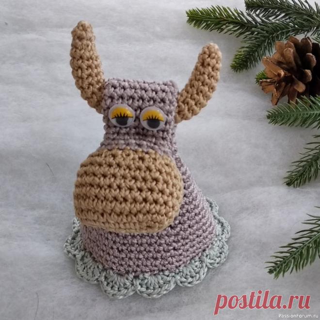 КОРОВУШКА  - БУРЁНУШКА | Символ 2021 года Коровушка придумана не мной, я только её связала.Время изготовления - 3 часа.Необходимые материалы:пряжа трёх цветов (я вязала из верёвочной пряжи 50 г - 150м), крючок, подходящий для вашей пряжи( я вязала - 2,5 мм),  синтепон, скотч, ножницы, маркер, кусок проволоки длиной 10 -...