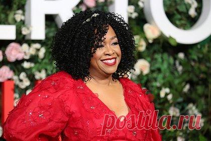 Создательница «Анатомии страсти» купила особняк. Американская сценаристка Шонда Раймс, создавшая сериал «Анатомия страсти», купила огромный особняк в американском штате Коннектикут. Она отдала за объект более 15 миллионов долларов, сообщает New York Post. Новое жилье сценаристки находится в городе Уэстпорт. Раймс отдала за него 15,17 миллиона долларов.