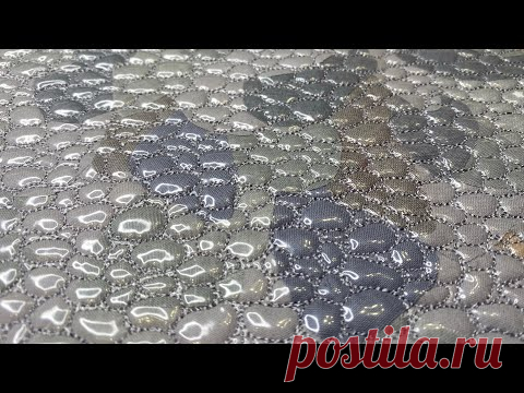 Заготовка из остатков от шитья с 3Д эффектом «морская галька» Утилизируем обрезки, и создаем шедевры Заготовка из обрезков ткани с 3D эффектом «Морская галька».
Для работы необходимы остатки ткани, ножницы, степлер, клеевой пистолет, иголки, нитки, фурнитура, картон, бумага, ткань.
1. Поместите лист картона в центр куска ткани и вырежьте 2 заготовки.
2. Сшейте обе заготовки и вставьте в получившуюся сумку картон.
3. Обклейте сумочку со всех сторон кусочками ткани.
4. Выверните заготовку на
Вы …