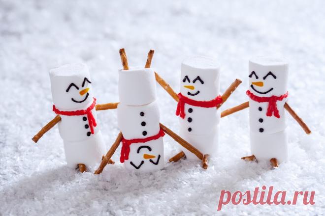 Красивые новогодние картинки 2018 года на рабочий стол Стремительно приближается Новый 2018 год, а вместе с ним подходит и время предновогодней суеты. Нужно успеть нарядить елку, купить подарки, составить празд