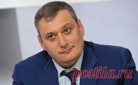 Хинштейн рассказал о сроке для юриста, который собирался дать ему взятку. Красноярский районный суд приговорил к трем годам лишения свободы юриста Дмитрия Мамонтова, который пытался подкупить прокуратуру Самарской области и председателя комитета Госдумы по информационной политике, информационным технологиям и связи Александра Хинштейна.