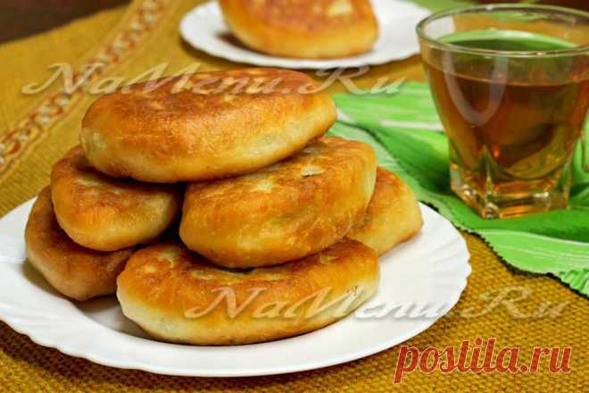 Жареные пирожки с черемшой и яйцом