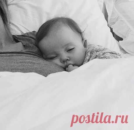 Бывает, прижмешься к этому маленькому мирно сопящему созданию, слышишь сердцебиение и чувствуешь этот сладкий запах… И в этот момент понимаешь, что это самое большое счастье, которое подарил Бог!