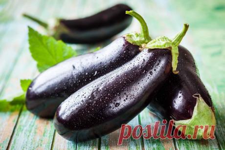 Салат на зиму Вкусный баклажан Готовится очень просто и легко.Ингредиенты:10 баклажанов,10 томатов,10 шт. Моркови,10 стручков сладкого болгарского перца,2 стручка острого перца,1 головка чеснока,5 головок репчатого лука,200 мл растительного масла,150 мл 9% уксуса,5 ч. ложек соли,2 ст. ложки сахара.Приготовление:1....