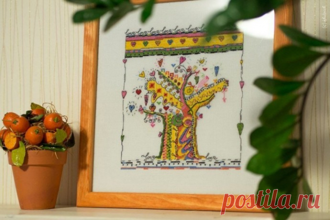 Как оформить вышивку в рамку Как оформить вышивку в рамкуПокажу, как я оформляю вышивку, может быть, кому-то пригодится - работа получается равномерно натянутой, гладкой. Без клея.Что нам понадобится:Собственно, выглаженная вышивка, рамка, ножницы, карандаш, линейка, шило, нитки с иголкой.Серый картон может...