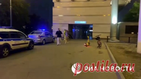 Вход на станцию московского метро &quot;Воробьевы горы&quot; закрыт