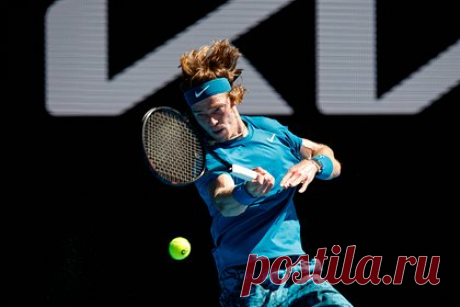 Медведев и Рублев сыграют в одной группе на итоговом турнире ATP. Российские теннисисты Даниил Медведев и Андрей Рублев сыграют в одной группе на Итоговом турнире Ассоциации теннисистов-профессионалов (ATP). По итогам жеребьевки в одну группу с российскими спортсменами попали испанец Карлос Алькарас и представитель Германии Александр Зверев.