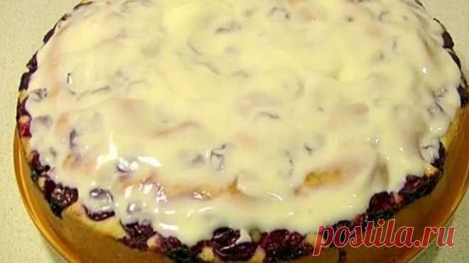 «ПУШИСТЫЙ» ПИРОГ с ВИШНЕЙ (или другими ягодами или фруктами). ПОДПИШИСЬ НА НАШУ ГРУППУ ССЫЛКА https://ok.ru/kulinar.22
Очень мягкий, нежный, пушистый пирог.
Совет: можно приготовить очень много вариантов этого пирога, каждый раз меняя ягоды или фрукты. Можно использовать вишню, клубнику, малину, клюкву, бруснику, смородину, сливы, персики, абрикосы, яблоки и т. д. Если используются замороженные ягоды, их нужно разморозить и хорошо просушить бумажным полотенцем, чтобы в пир...