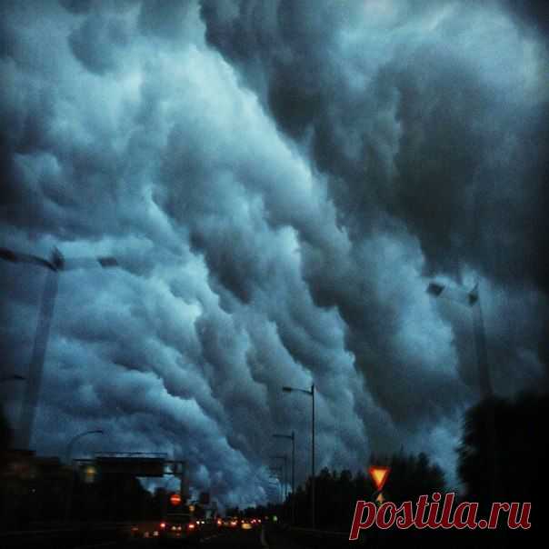 СВЕЖЕЕ ФОТО: Грозовые облака вчера днем на Сицилии (Италия, 17.03.2015) / Социальная погода