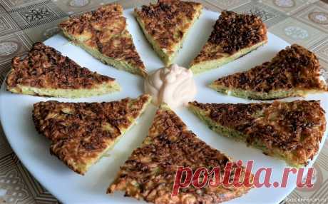 Вкусный завтрак из капусты и яиц Очень простой и вкусный низкокалорийный завтрак из капусты и яиц. Очень сытно, полезно и вкусно – попробуйте!Ингредиенты:капуста – 300 гр.;яйца – 2 шт.;соль – 0,5 ч.л.;перец черный молотый – 0,3 ч.л.;растительное масло – 2 ст.л.;мука – 3 ст.л.Приготовление:Капусту мелко нашинкуем, добавим...