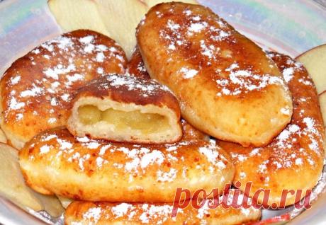 Пирожки, жареные на сковородке из творожного теста с яблоками. Получаются очень нежными, вкусными, сочными и ароматными.

Ингредиенты для теста:
Творог 9%- 200 г.
Сахар - 2 ст. л.
Соль, сода - по щепотке.
Яйцо - 1 шт.
Мука - 120-150 г.

Для начинки:
Яблоки - 3-4 шт.
Сахар - по вкусу.
Ванильный сахар - щепотка.
Сливочное масло - 20 г.
масло растительное (для жарки) - 150 г.

Приготовление:
И так,к творогу добавляем сахар,соль,соду и яйцо. Размешиваем,чтобы осталось как можн...