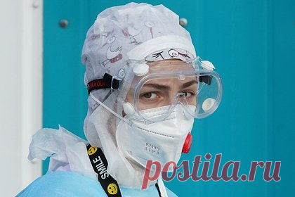 Роспотребнадзор ответил на вопрос о коронавирусных ограничениях. На данный момент вводить ограничительные меры из-за коронавируса не планируется. Об этом сообщает РИА Новости со ссылкой на Роспотребнадзор. Там пояснили, что за последнюю неделю в стране зафиксировано около 11,5 тысячи случаев заболеваний COVID-19, однако рост объясняется сезонностью.