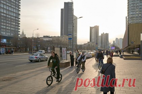 Назван самый комфортный город России. Москва заняла первое место среди российских городов согласно расчету индекса качества городской среды за 2023 год, рассчитанным Минстроем и институтом развития ДОМ.РФ. Анализ затрагивает такие параметры, как уличная инфраструктура, зеленые территории, жилье, городское пространство и другие.