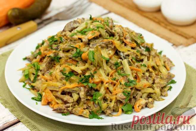 Рецепт: Салат с куриной печенью, морковью и маринованными огурцами на RussianFood.com