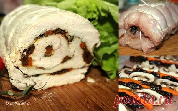 Рулет из индейки с грибами, морковью и черносливом