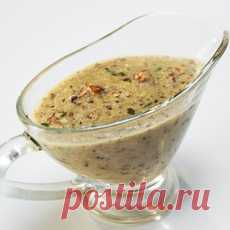 Соус с фундуком и вялеными помидорами Заливаем фундук водой, добавляем соль и сахар, доводим до кипения.