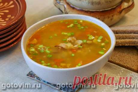 Суп из чечевицы и бекона. Рецепт с фото Простой рецепт вкусного супа из желтой чечевицы с беконом. В зависимости от того, сколько чечевицы вы положите в бульон, суп будет либо просто густым, либо очень густым. Из пряностей предпочтение отдайте молотой куркуме, которая не только добавит аромата, но и окрасит бульон в аппетитный золотистый цвет. Бекон для супа подойдет соленый или подкопченный.