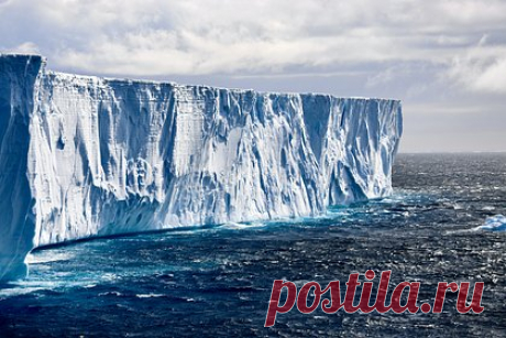 Антарктида потеряла рекордные объемы льда. Площадь ледяного покрова вокруг Антарктиды уменьшилась до 1,79 миллиона квадратных километров. Объем растаявшего льда к 25 февраля за две недели вырос на 136 тысяч квадратных километров, что, для сравнения, в два раза превышает площадь Тасмании. Лед продолжает таять рекордными темпами и грозит изменением климата.