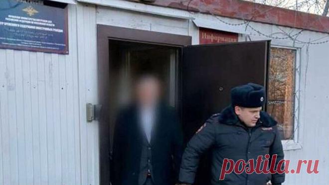 В Пензе выдворили иностранца, совершившего особо тяжкие преступления. В Пензе выдворили иностранного гражданина, совершившего несколько тяжких и особо тяжких преступлений. Об этом в Telegram-канале сообщает сообщает пресс-служба УМВД РФ по Пензенской области . Уточняется, что депортированный мужчина ...