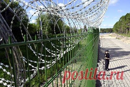 В Финляндии уточнили сроки строительства заграждения на границе с Россией. Пограничная охрана Финляндии сообщила, что республика начнет строительство заграждения на границе с Россией зимой 2024 года. Финское правительство выделило в 2023 году на возведение забора 139 миллионов евро. По оценкам пограничников, этой суммы будет достаточно для строительства примерно 70 километров барьера.