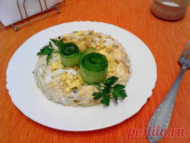 Салат с сыром, грецкими орехами