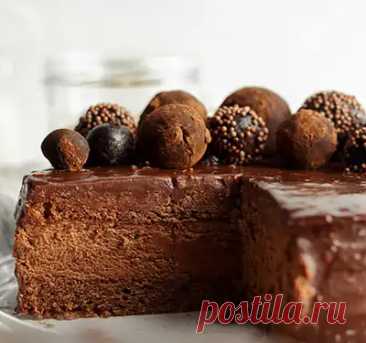 Рецепт шоколадного торта с муссом и орехами