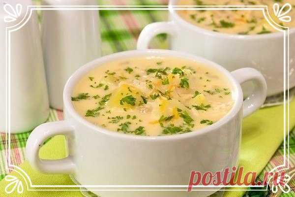 Сырный супчик с курицей и рисом 

Ингредиенты: 
Куриное филе 500 г. 
Сыр плавленый 400 г. 
Картофель 400 г. 
Лук репчатый 150 г. 
Морковь 150 г. 
Рис 150 г. 
Вода 3 л. 
Зелень. 
Соль, и перец черный молотый по вкусу. 

Способ приготовления: 
1). Залить куриное филе тремя литрами воды, подсолить, поперчить, проварить до готовности, достать мясо. Всыпать в кипящий бульон рис, проварить 10 минут, добавить кубики картофеля, тертую морковь, кубики лука, варить около 7 минут. 

...