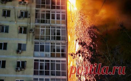 Подозреваемыми по делу о пожаре в многоэтажке в Анапе стали два брата. Двое мужчин, строивших сгоревшую в Анапе многоэтажку, стали фигурантами уголовного дела об этом пожаре, сообщила пресс-служба управления Следственного комитета по Краснодарскому краю.