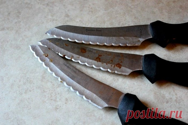 Чистые секреты: самый простой и доступный способ удалить ржавчину с «нержавейки» и металла | Чёрт побери Самый простой и доступный способ удалить ржавчину с «нержавейки» и металла Вещи стареют и портятся. Люди тоже. Разница в том, что вещи починить куда проще. Так же, как и справиться с признаками износа и прочими неприятностями. Обнаружили, что ножи, столовые приборы или инструменты начали покрываться мелкими, но неприятными следами ржавчины? Не спешите отправлять их на с...