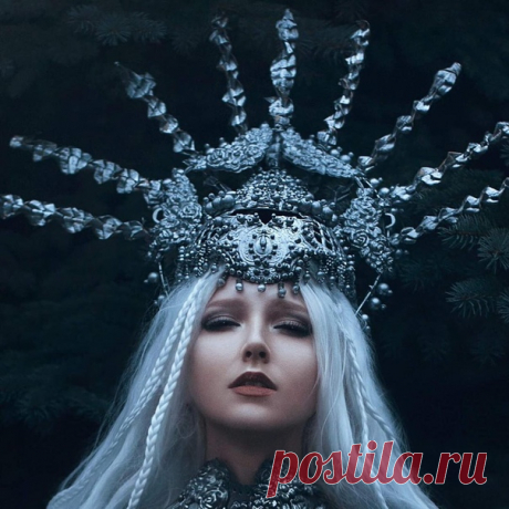 Photo: Bella Kotak 
Model: Maria Amanda