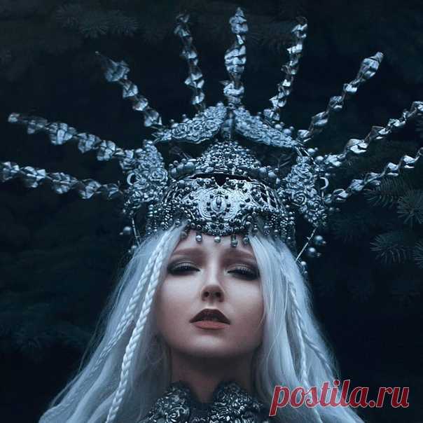 Photo: Bella Kotak 
Model: Maria Amanda
