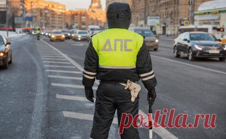 В России разрешили штрафовать за езду на несезонных шинах. В России вступил в силу запрет на езду на летней резине зимой и на зимней резине летом. С 1 декабря в России нельзя будет ездить на нешипованных шинах