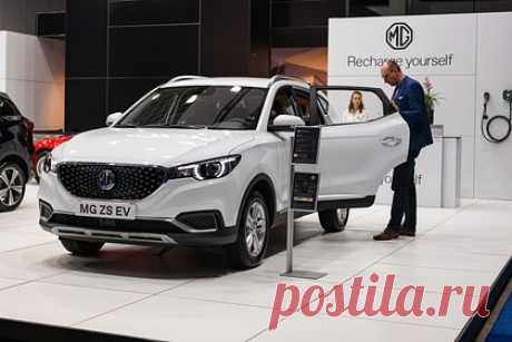 В России появился китайский аналог Hyundai Creta. В России начались продажи китайского кроссовера MG ZS. Автомобиль можно приобрести по цене 2,16 миллиона рублей, он оснащен безальтернативным атмосферным двигателем объемом 1,5 литра и мощностью 120 лошадиных сил (максимальная скорость — 170 километров в час) и бесступенчатым вариатором.