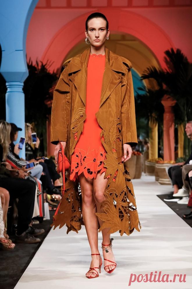 Ирина Шейк в свадебном платье и кружевные пальто на шоу Oscar de La Renta | VestiNewsRF.Ru