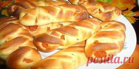 Это дрожжевое тесто действительно получается «как пух». Оно воздушное, легкое и очень вкусное. У меня этот рецепт самый ходовой. Из такого теста я делаю пирожки, пироги, ватрушки, булочки, крендели, пиццу и другую выпечку.