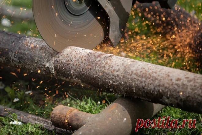 Как ровно отрезать трубу болгаркой без разметки, на глаз. Слесарные хитрости | Сварка для... Можно ровно пилить трубу и без разметки. Покажу необычный способ