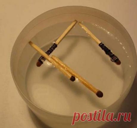 КАК СНЯТЬ ПОРЧУ И СГЛАЗ В ДОМАШНИХ УСЛОВИЯХ
Это очень известный и простой способ чтобы самостоятельно снять сглаз. Меня научила его моя мать. Когда мы были детьми, и нам внезапно становилось нехорошо, она всегда пользовалась этим заговором от порчи и сглаза.
После захода солнца сядьте за стол вместе с человеком с которого надо снять сглаз. Наберите в стакан или чашку воды. Положите перед собой девять спичек и коробок. Зажгите спичку, поднимите ее между собой и человеком на...