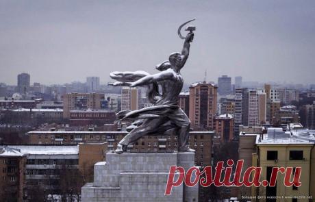 Россия, Москва. Знаменитая статуя "Рабочий и колхозница".  | Вокруг света на дроне. Впечатляющие фото достопримечательностей мира - 2 » Большие фото новости: ты увидишь мир