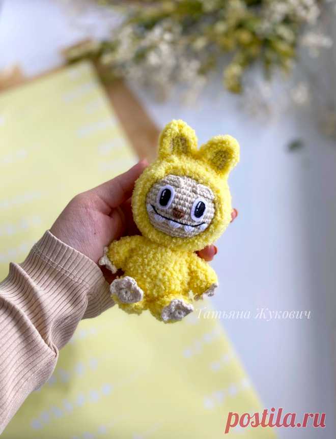 PDF Лабубу крючком. FREE crochet pattern; Аmigurumi toy patterns. Амигуруми схемы и описания на русском. Вязаные игрушки и поделки своими руками #amimore - плюшевый монстрик Лабубу крючком, маленький монстр из плюшевой пряжи, Labubu.