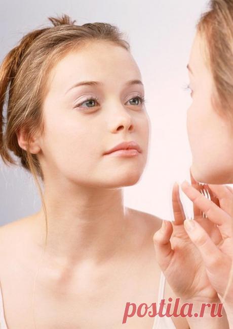 Как можно быстро убрать шрамы на разных частях тела?
На месте любых повреждений кожи – царапины, раны, прыщи, хирургические вмешательства, — появляется новая соединительная ткань, называемая рубцом или, попросту, шрамом. Несмотря на известную пословицу, все мы знаем, что эти отметины на коже отнюдь не украшают. И перед многими встает вопрос: «Как убрать шрамы?».