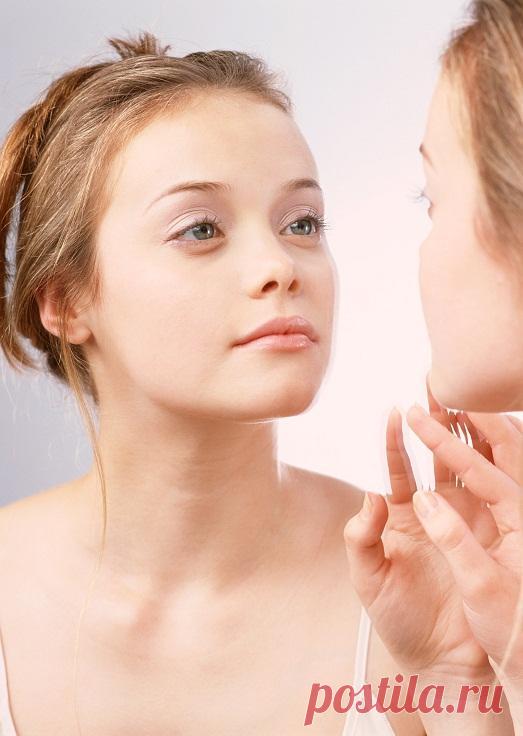 Как можно быстро убрать шрамы на разных частях тела?
На месте любых повреждений кожи – царапины, раны, прыщи, хирургические вмешательства, — появляется новая соединительная ткань, называемая рубцом или, попросту, шрамом. Несмотря на известную пословицу, все мы знаем, что эти отметины на коже отнюдь не украшают. И перед многими встает вопрос: «Как убрать шрамы?».