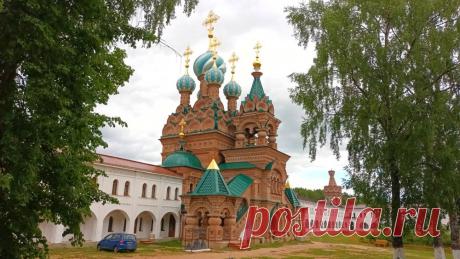 Николо-Сольбинский монастырь. Обитель на живой воде От Смуты до Смуты Считается, что монастырь был основан в начале XVI века и находился в четырех верстах от своего нынешнего расположения, в пустоши Быльцыно, принадлежавшей предкам Романовых, боярам Ивану Федоровичу и Захарию Ивановичу Кошкиным. Позже земли перешли Симонову монастырю, настоятелем