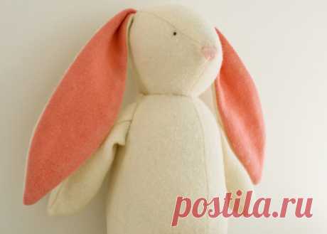 Как сшить зайца. Мягкие игрушки своими руками выкройки. Как хорошо сшить своими руками какую-нибудь мягкую игрушку, например можно сделать зайца,...