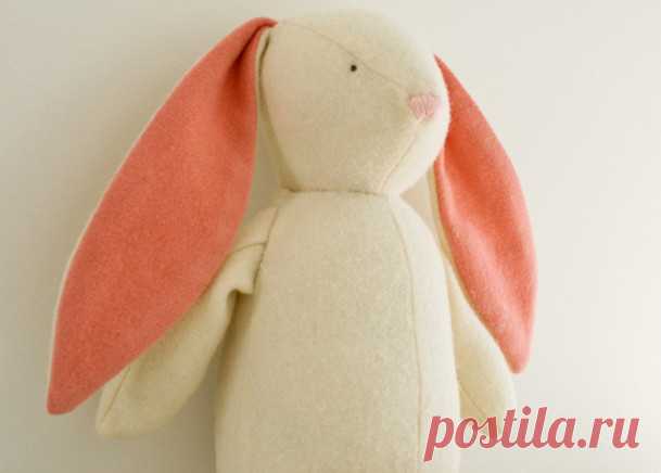 Как сшить зайца. Мягкие игрушки своими руками выкройки. Как хорошо сшить своими руками какую-нибудь мягкую игрушку, например можно сделать зайца,...