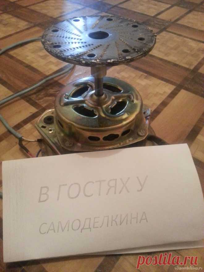 Приспособление для шлифовки дерева Всем здравствуйте уважаемые друзья. Когда делаешь рукоять для ножа используется всевозможные приспособления, так же Гриндер при грубой формировке формы ножа, лента забивается стружкой, да и запасы ленты не вечны. Для грубой обработки формы рукояти я решил сделать приспособление из подручных